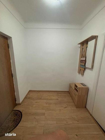 Apartament cu 3 camere semidecomandat în Romană