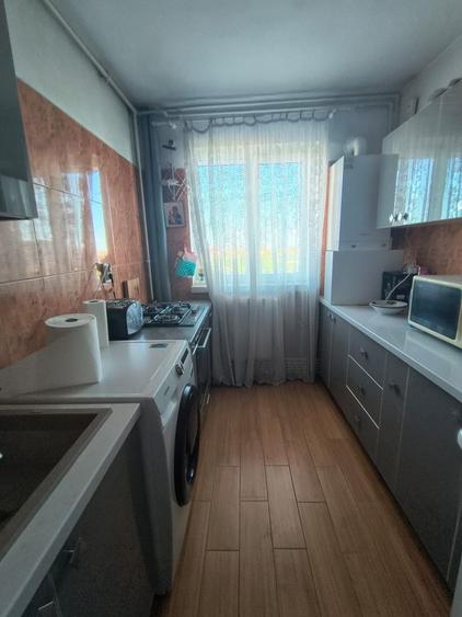 Apartament cu 2 camere decomandat în Km 4-5
