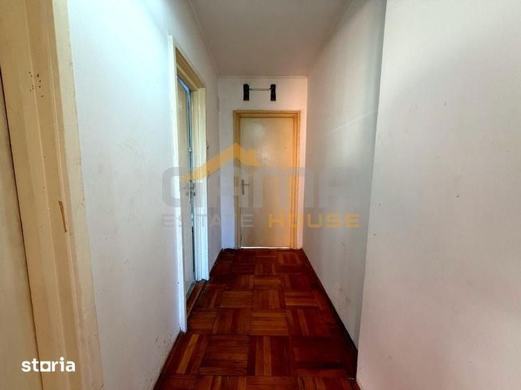 Apartament cu 3 camere semidecomandat în Central