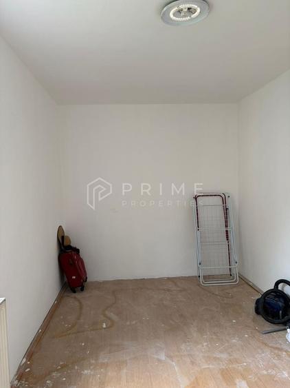 Apartament cu 3 camere semidecomandat în Dâmbu Pietros