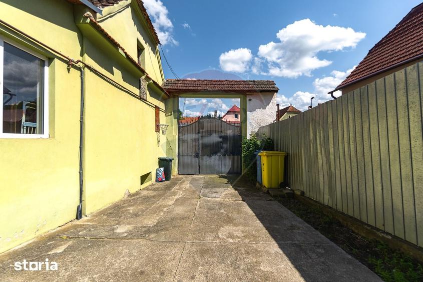 Casă cu 2 camere cu Teren 250 Mp în Cristian