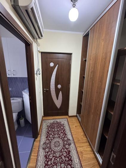 Apartament cu 2 camere semidecomandat în Craiovița Nouă