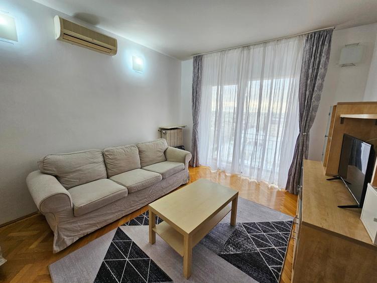 Apartament cu 3 camere semidecomandat în Națiunile Unite