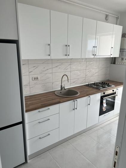 Garsonieră decomandată în Roșu