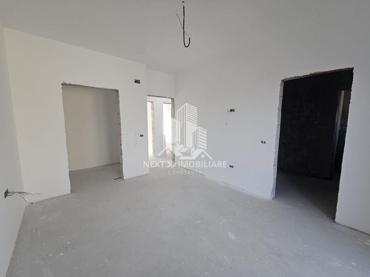 Casă individuală cu 4 camere cu Canalizare în Palazu Mare