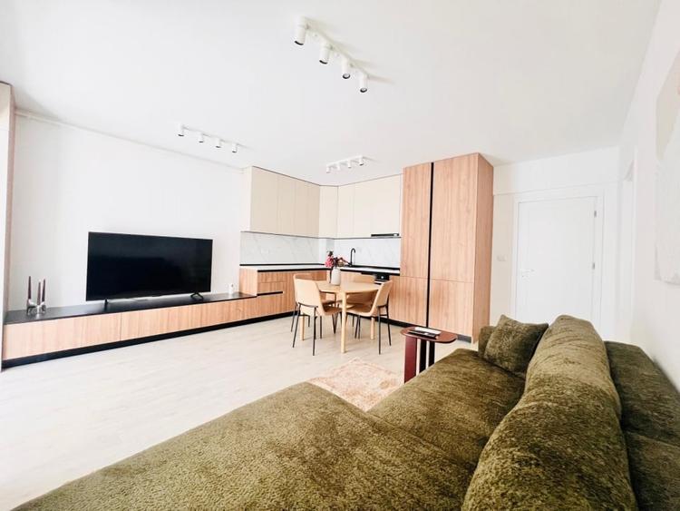 Apartament cu 2 camere semidecomandat, mobilat în Pipera