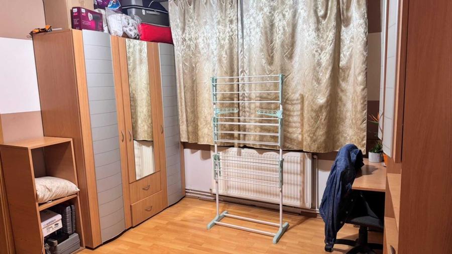 Apartament cu 3 camere nedecomandat în Vasile Aaron