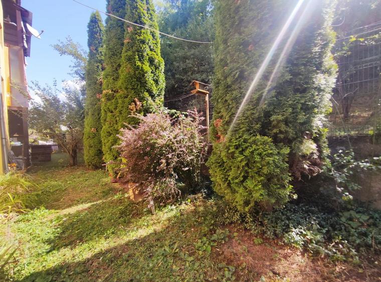 Apartament cu 3 camere semidecomandat, mobilat în Florești