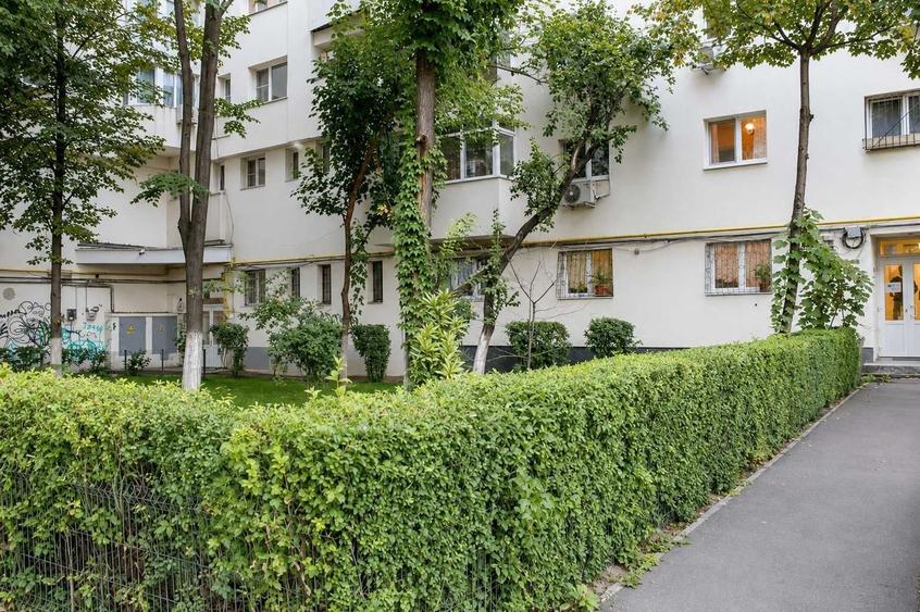 Apartament cu 3 camere semidecomandat, mobilat în Ultracentral