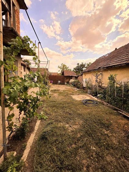 Casă cu 4 camere cu Teren 979 Mp în Central