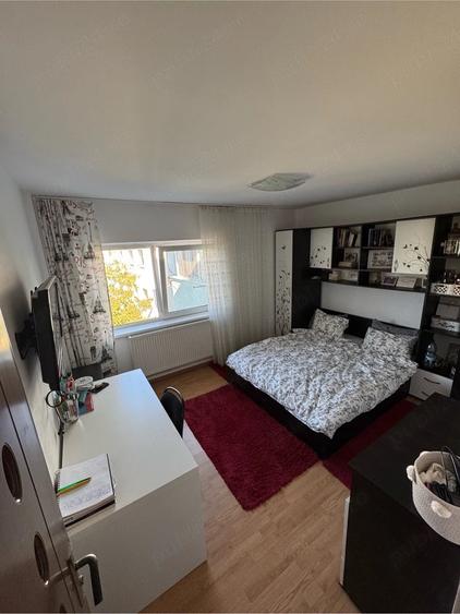 Apartament cu 3 camere semidecomandat în 1 Decembrie