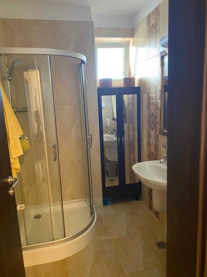 Apartament cu 3 camere decomandat în Exterior Vest