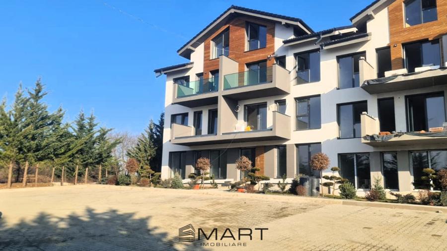 Apartament cu 4 camere semidecomandat în Cristian