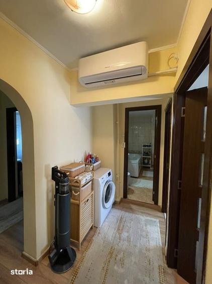 Apartament cu 3 camere decomandat, mobilat în Titan