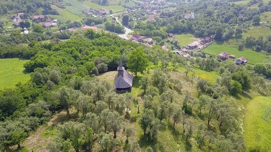 Teren de 1200 mp, în Sântejude