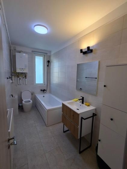 Apartament cu 3 camere semidecomandat în Floreasca