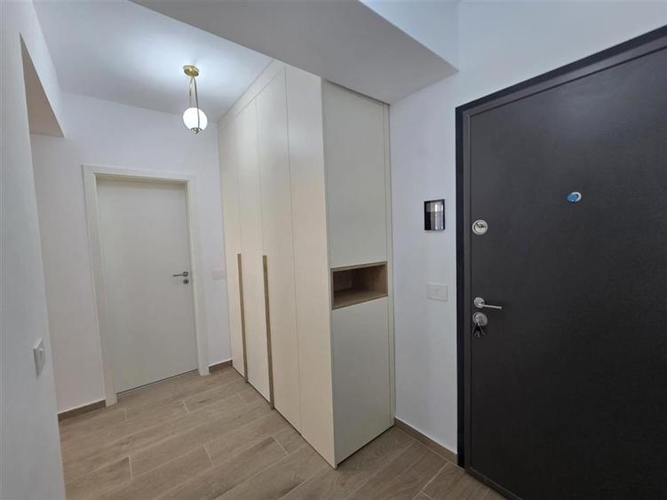 Apartament cu 2 camere decomandat, mobilat în Tractorul