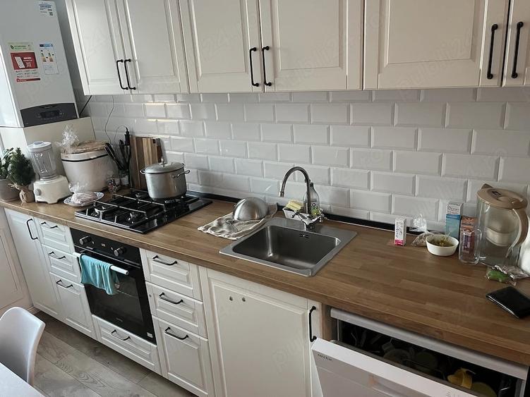 Apartament cu 3 camere decomandat în Berceni