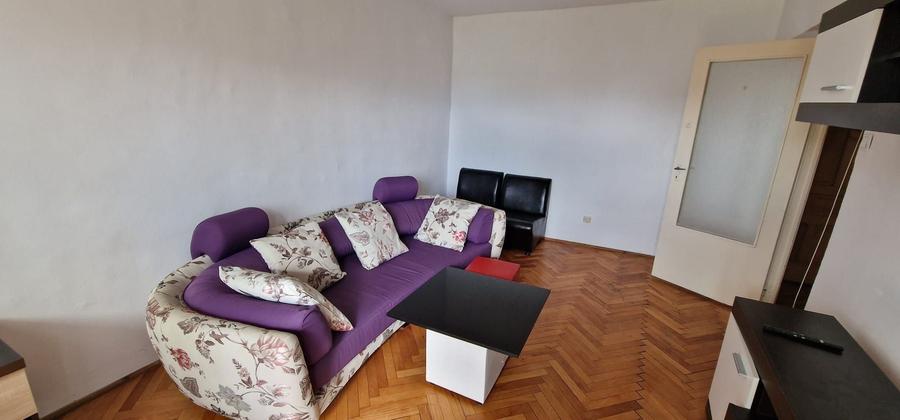 Apartament cu 3 camere decomandat în Cetate