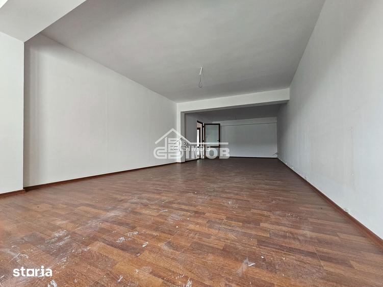 Spațiu comercial, de 380 mp, în Voinești