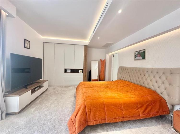 Casă individuală cu 7 camere cu Piscina în Primăverii
