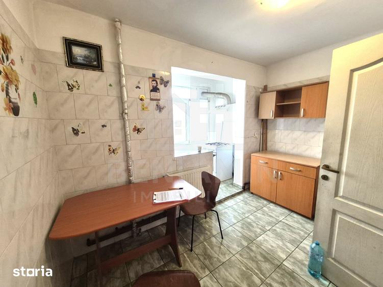 Apartament cu 2 camere semidecomandat în Craiovița Nouă