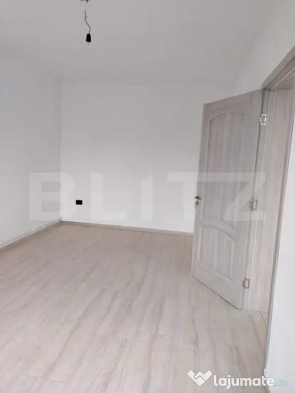 Casa de vanzare, cu 6 camere, 288 mp, zona Voinesti - 17