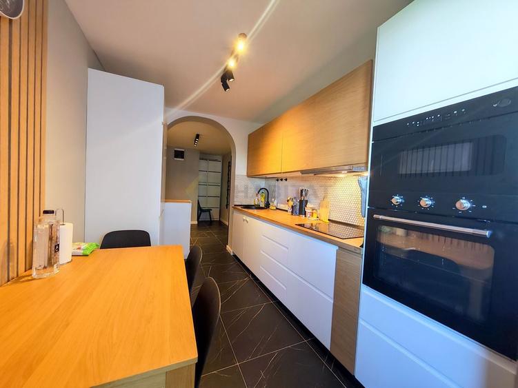 Apartament cu 4 camere semidecomandat, mobilat în Olteniței