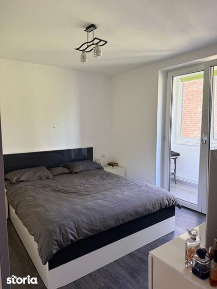 Apartament cu 2 camere semidecomandat, mobilat în P-ța Unirii