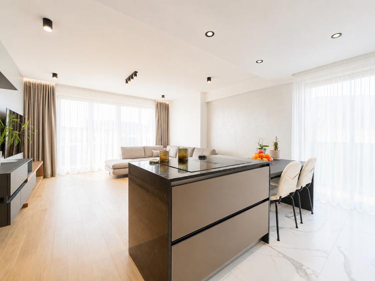 Apartament cu 3 camere semidecomandat în Herăstrău