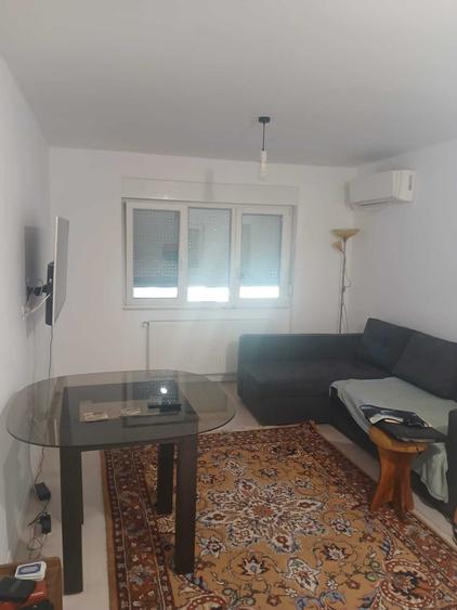 Apartament cu 3 camere decomandat în Micro 15