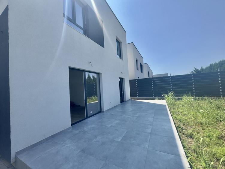 Duplex cu 5 camere cu Canalizare în Dumbrăvița