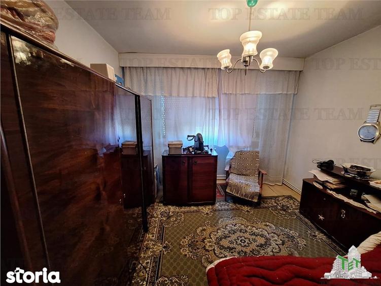 Apartament cu 4 camere decomandat în Viziru 1