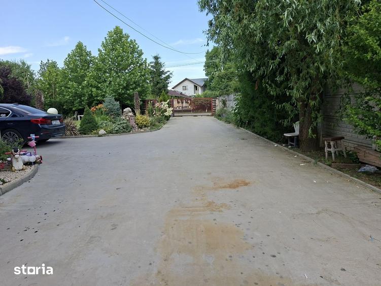 Casă cu 10 camere cu Teren 1440 Mp în Periș