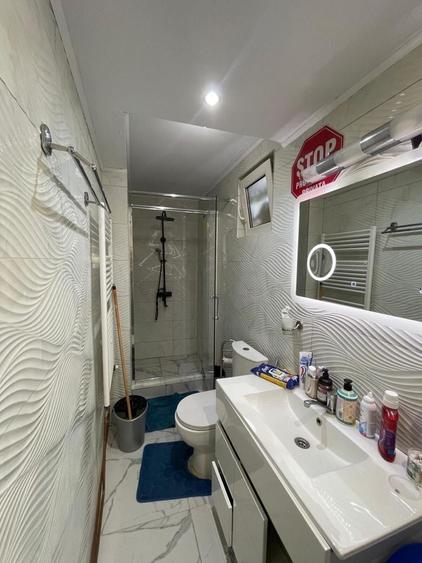 Apartament cu 2 camere decomandat în Noua