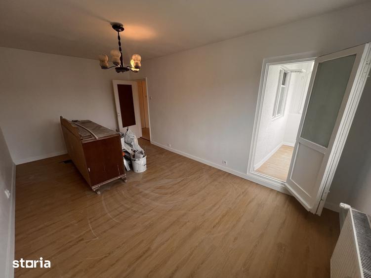 Apartament cu 3 camere decomandat în Dristor