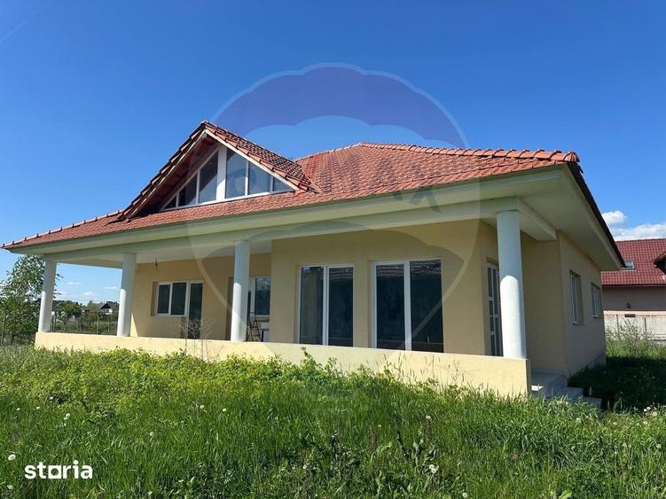 Casă cu 4 camere cu Teren 715 Mp în Central