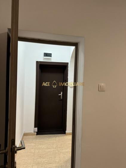 Apartament cu 3 camere semidecomandat, mobilat în Titan
