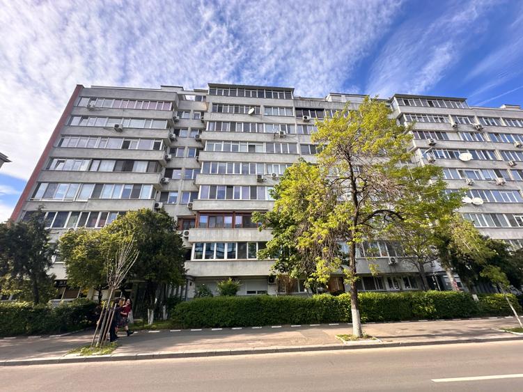 Apartament cu 2 camere semidecomandat în P-ța Victoriei