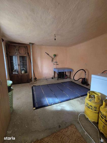 Casă cu 4 camere cu Teren 1200 Mp în Peciu Nou