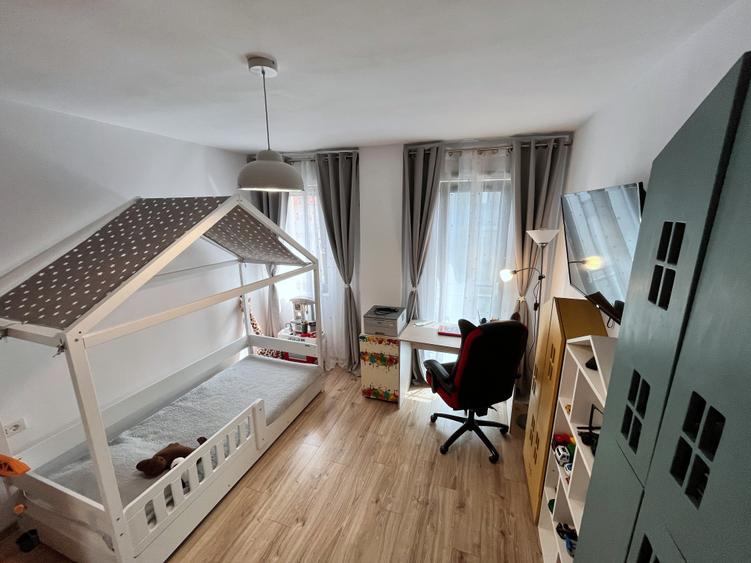 Apartament cu 3 camere decomandat în Bună Ziua