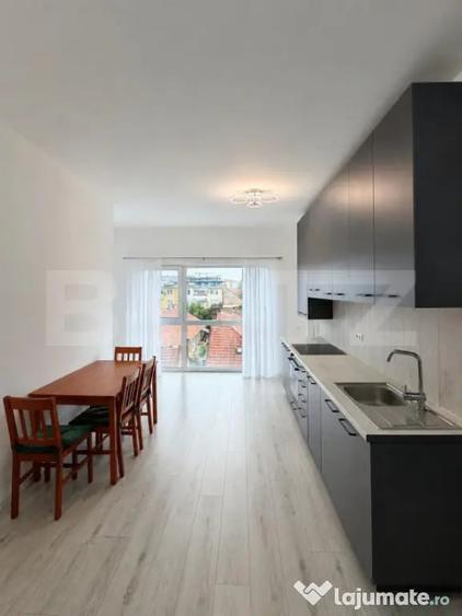 Apartament cu 3 camere semidecomandat în Horea