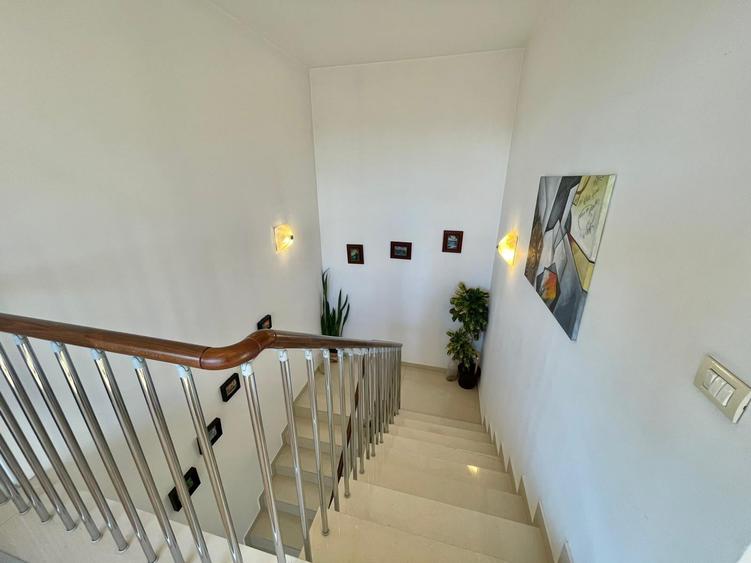 Casă cu 7 camere cu Teren 565 Mp în Dămăroaia
