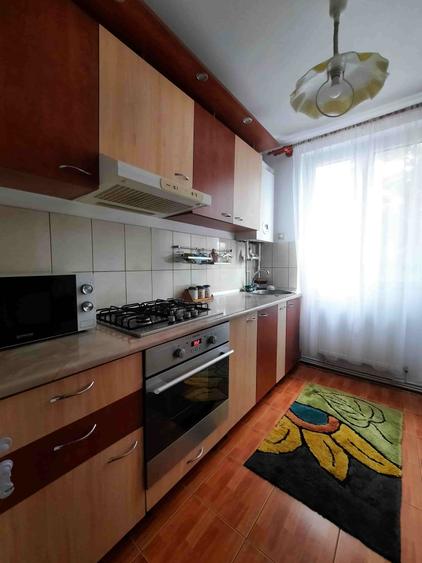 Apartament cu 2 camere semidecomandat, mobilat în Hipodrom 3