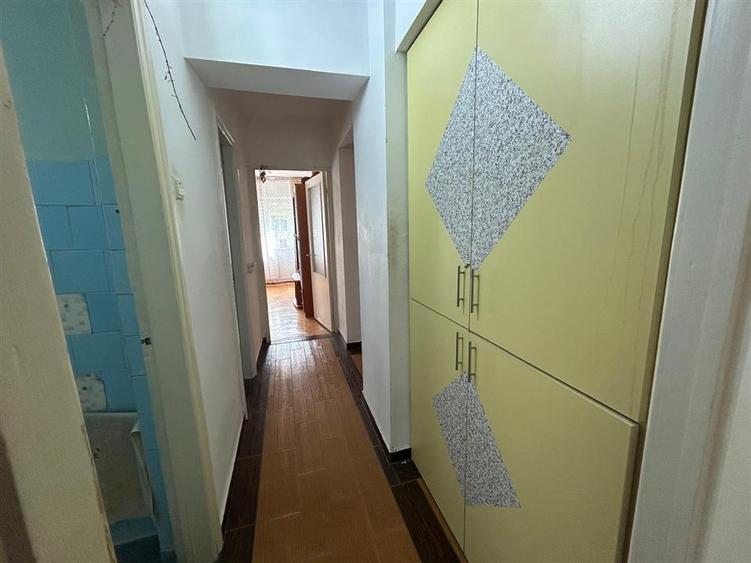 Apartament cu 4 camere decomandat în Central
