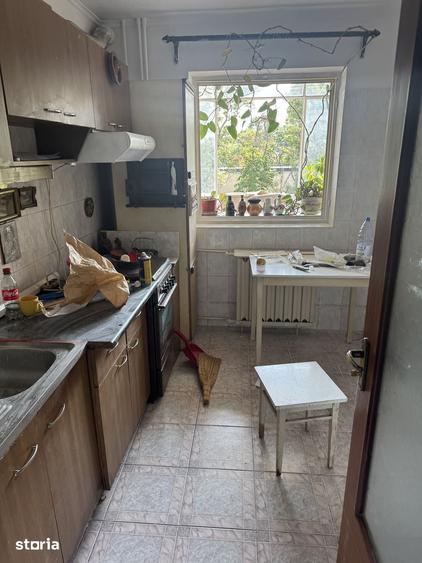 Apartament cu 3 camere semidecomandat în Titan