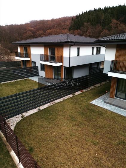 Duplex cu 4 camere cu Canalizare în Florești