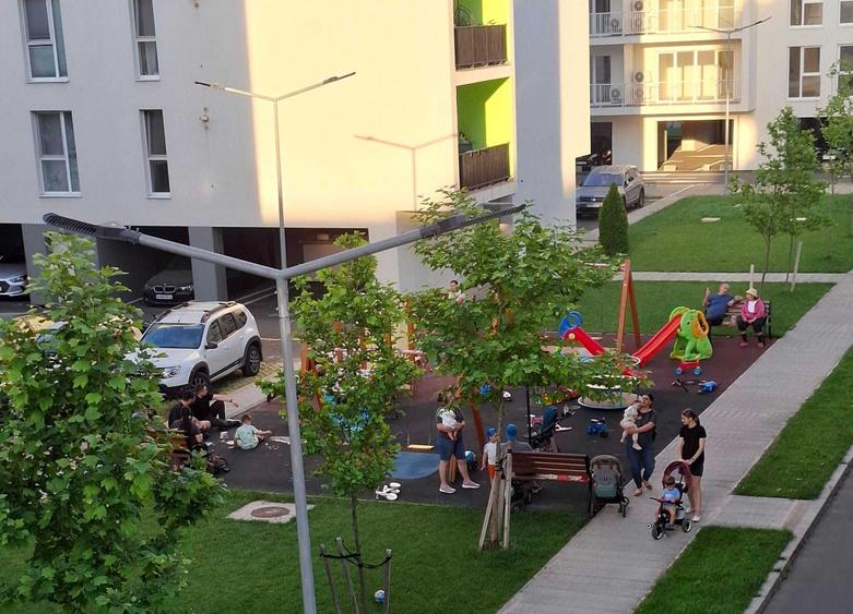Casă cu 2 camere decomandat în Ghencea