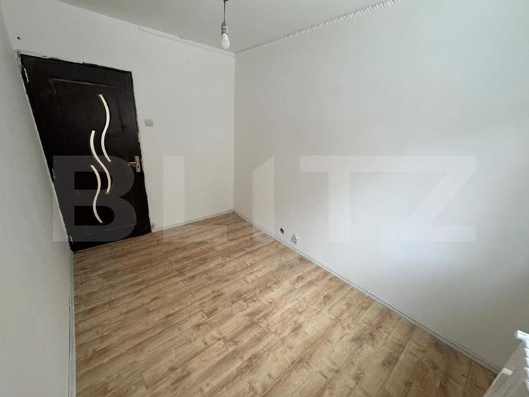 Apartament cu 4 camere decomandat în Valea Rosie