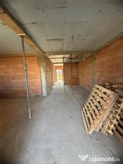 Casă cu 3 camere cu Teren 200 Mp în Moșnița Veche